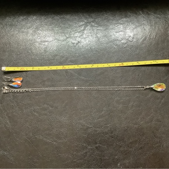 Multifaceted sparkling water drop  crystal necklace and earring set. NWT - Picture 6 of 7